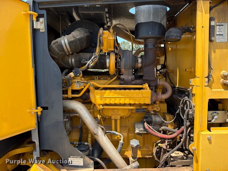 image for item ET6447 2010 John Deere 672G motor grader