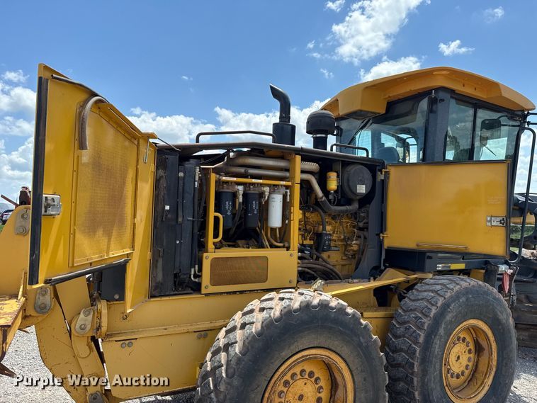 image for item ET6447 2010 John Deere 672G motor grader