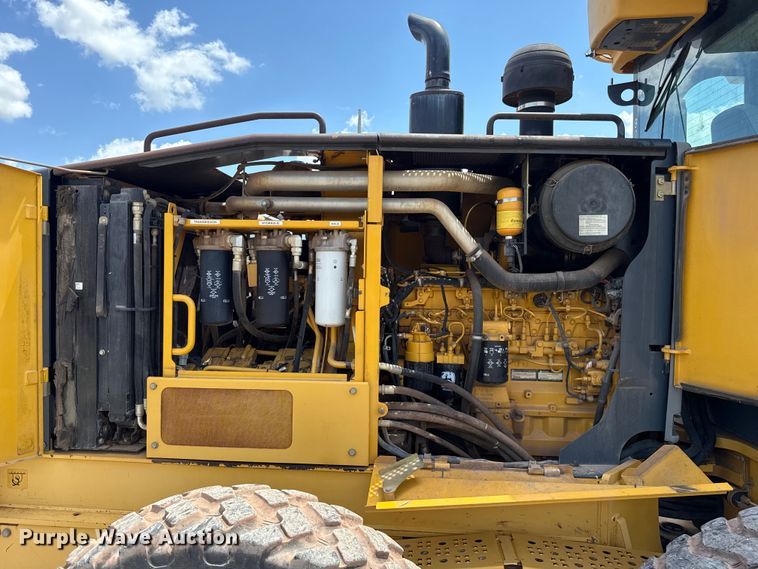 image for item ET6447 2010 John Deere 672G motor grader