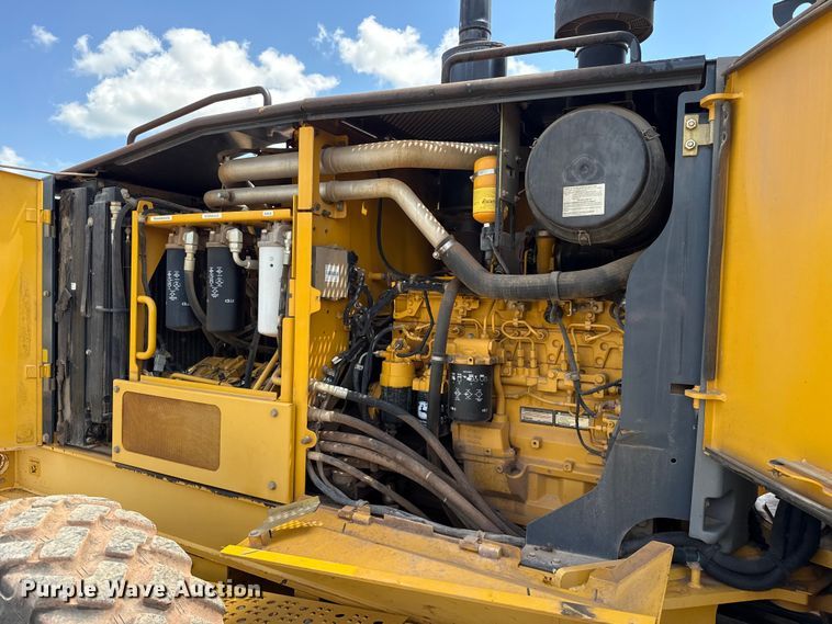 image for item ET6447 2010 John Deere 672G motor grader