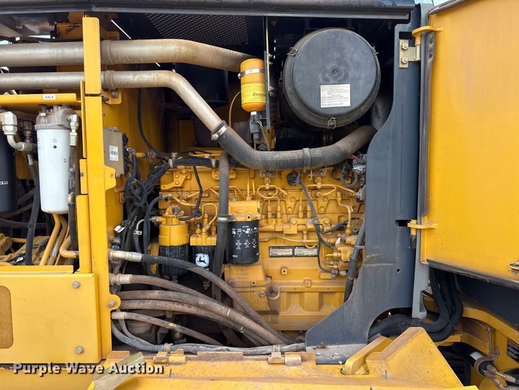 image for item ET6447 2010 John Deere 672G motor grader