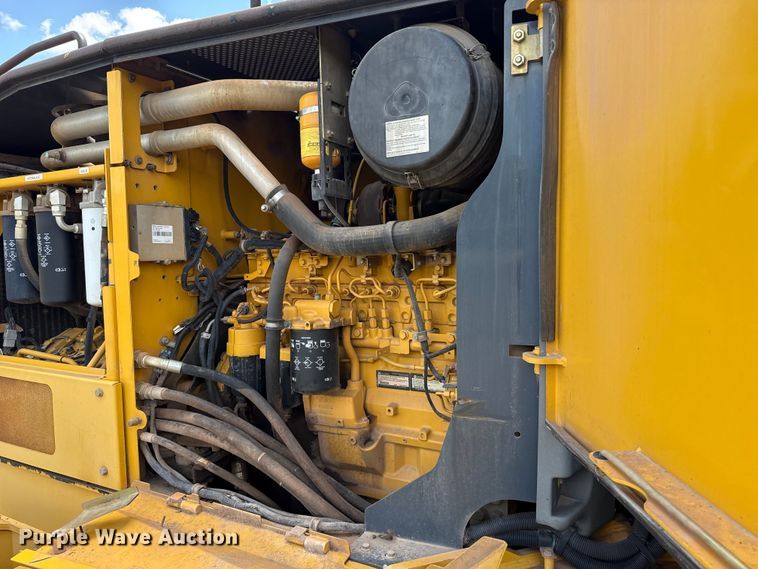 image for item ET6447 2010 John Deere 672G motor grader
