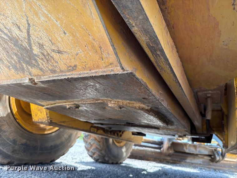 image for item ET6447 2010 John Deere 672G motor grader