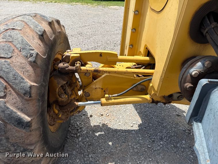 image for item ET6447 2010 John Deere 672G motor grader