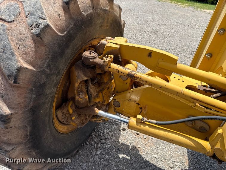 image for item ET6447 2010 John Deere 672G motor grader