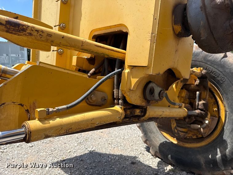 image for item ET6447 2010 John Deere 672G motor grader