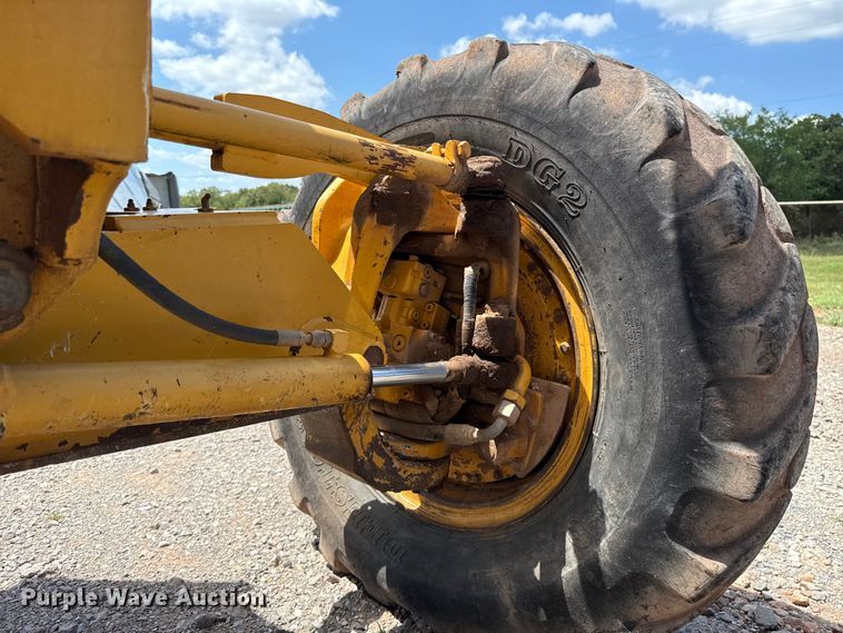 image for item ET6447 2010 John Deere 672G motor grader
