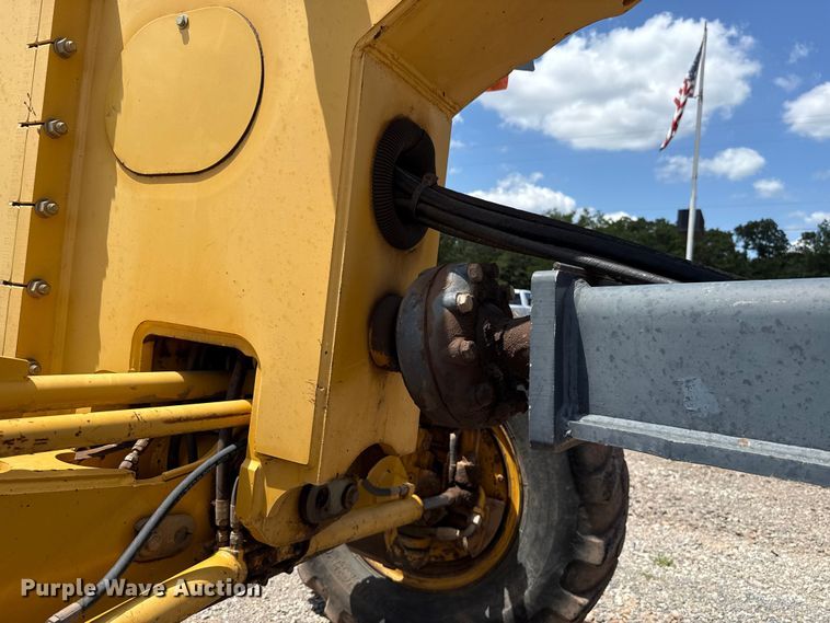 image for item ET6447 2010 John Deere 672G motor grader