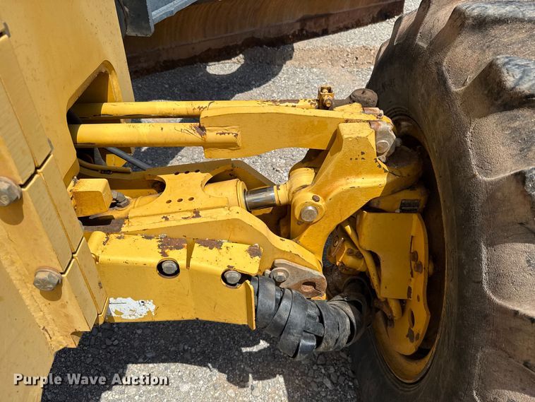 image for item ET6447 2010 John Deere 672G motor grader