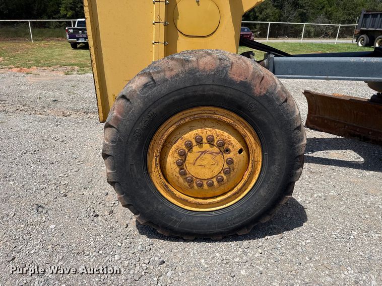 image for item ET6447 2010 John Deere 672G motor grader