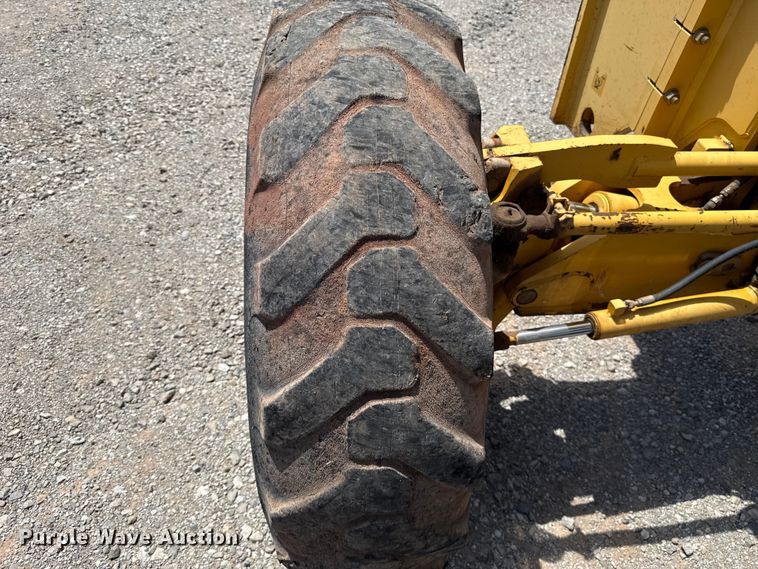 image for item ET6447 2010 John Deere 672G motor grader