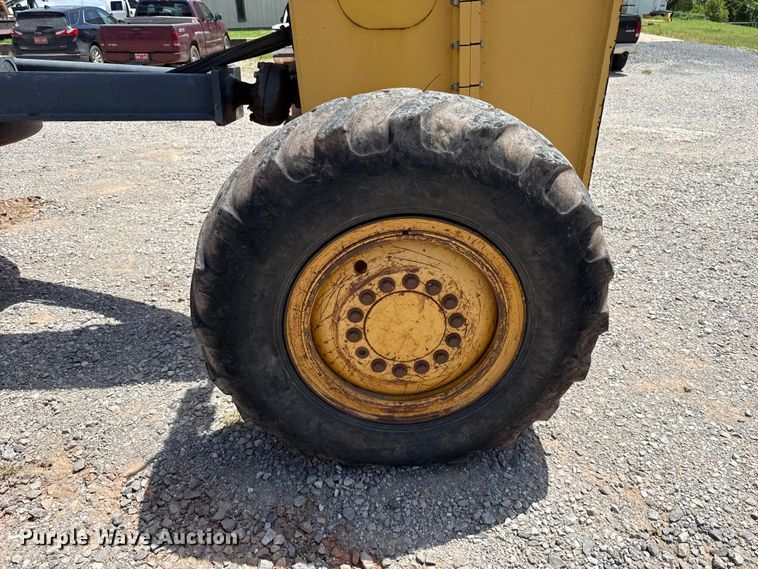 image for item ET6447 2010 John Deere 672G motor grader
