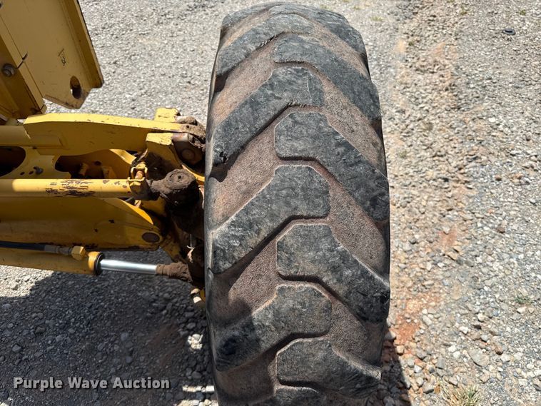 image for item ET6447 2010 John Deere 672G motor grader