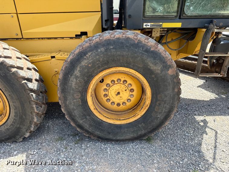 image for item ET6447 2010 John Deere 672G motor grader
