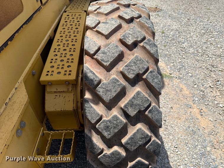 image for item ET6447 2010 John Deere 672G motor grader