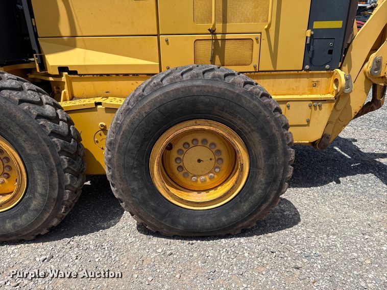 image for item ET6447 2010 John Deere 672G motor grader