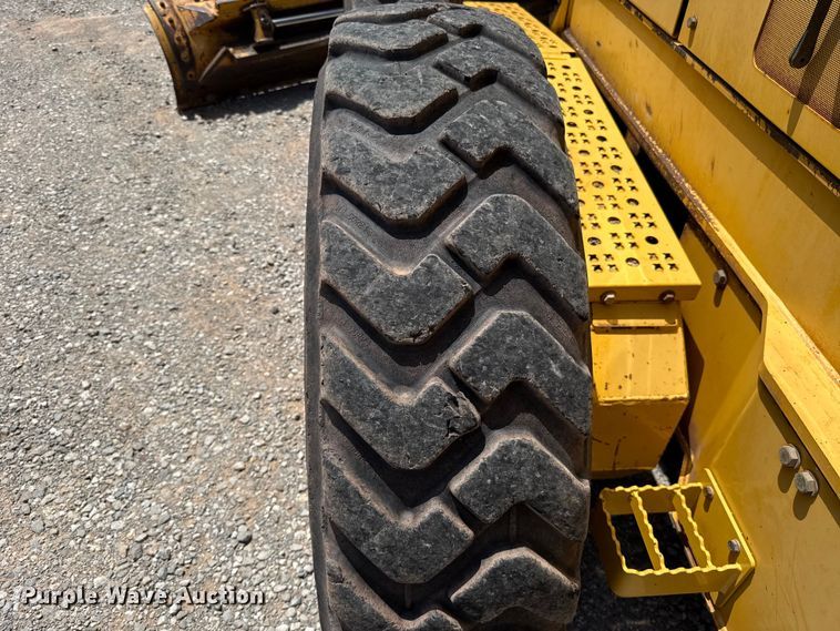 image for item ET6447 2010 John Deere 672G motor grader