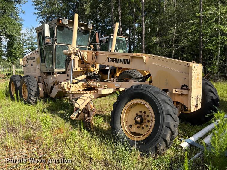 image for item EU0682 1999 Champion 720A motor grader