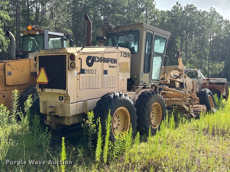 image for item EU0682 1999 Champion 720A motor grader