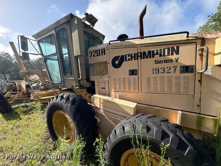 image for item EU0682 1999 Champion 720A motor grader