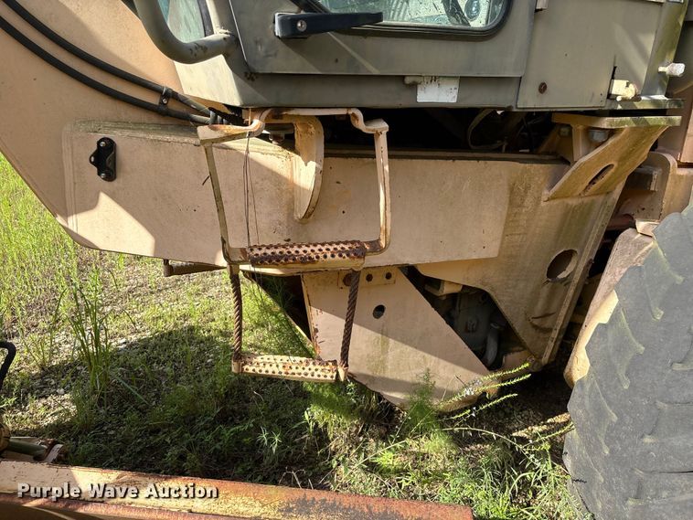 image for item EU0682 1999 Champion 720A motor grader