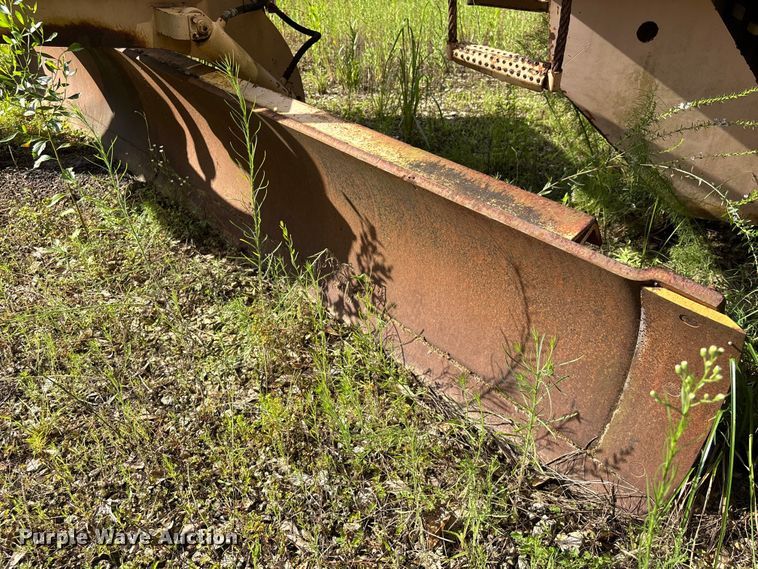 image for item EU0682 1999 Champion 720A motor grader
