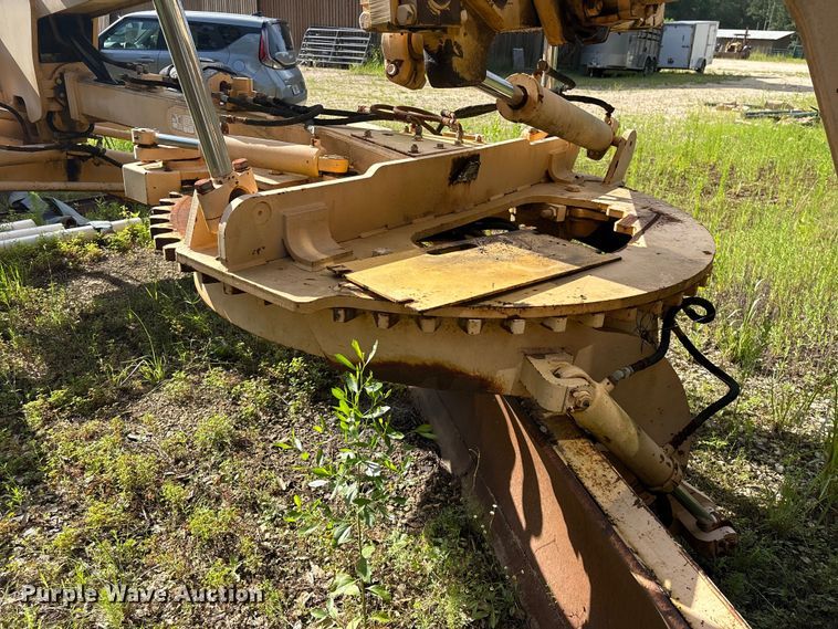 image for item EU0682 1999 Champion 720A motor grader