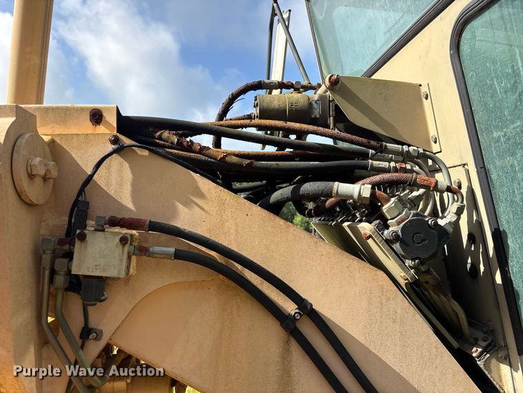 image for item EU0682 1999 Champion 720A motor grader
