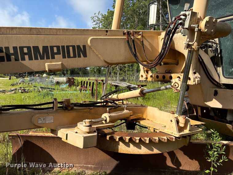 image for item EU0682 1999 Champion 720A motor grader