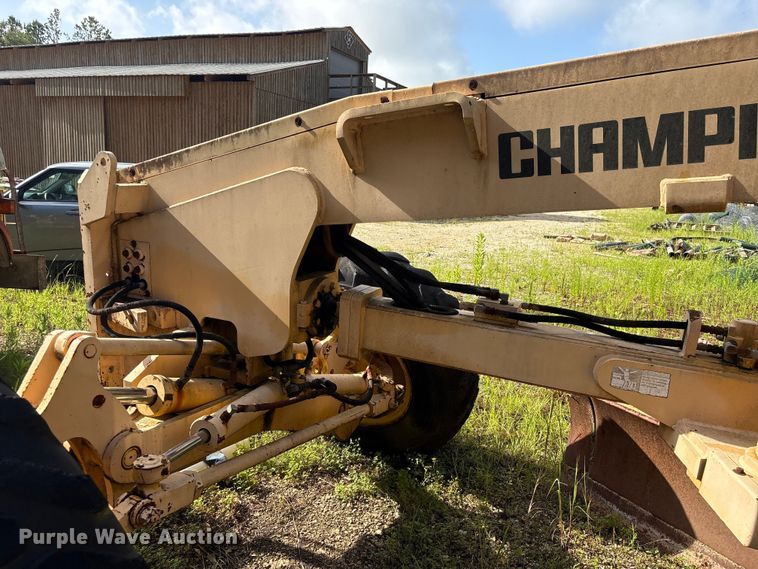 image for item EU0682 1999 Champion 720A motor grader