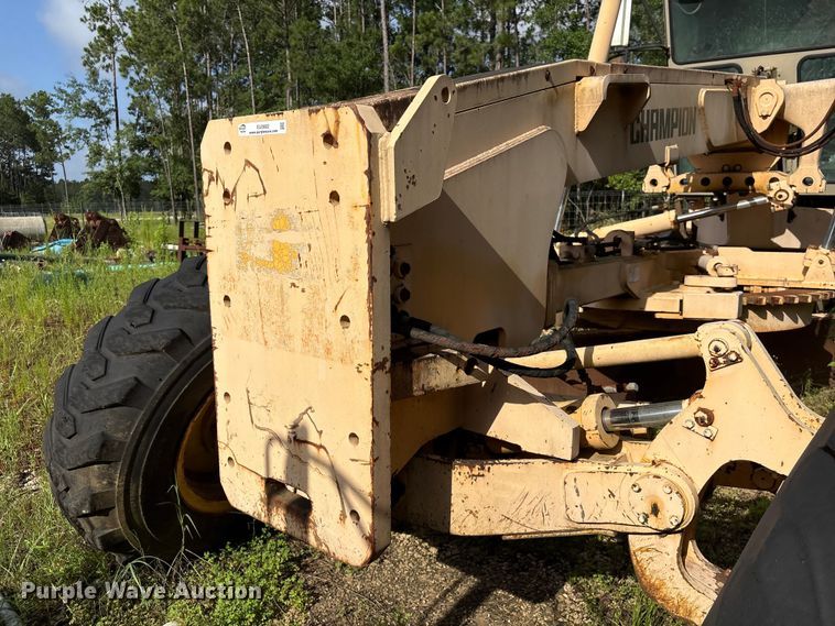 image for item EU0682 1999 Champion 720A motor grader