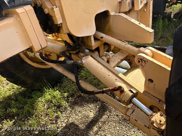 image for item EU0682 1999 Champion 720A motor grader
