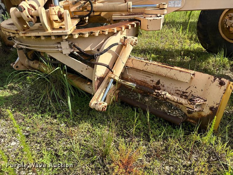 image for item EU0682 1999 Champion 720A motor grader
