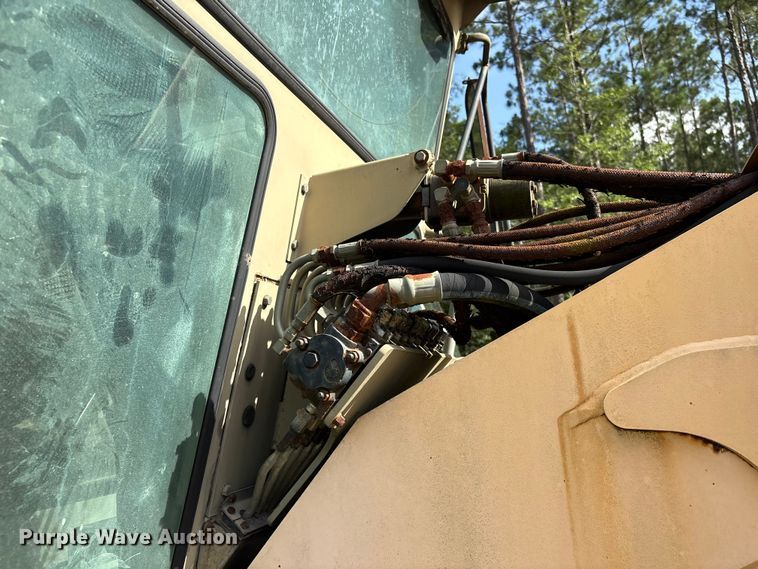 image for item EU0682 1999 Champion 720A motor grader