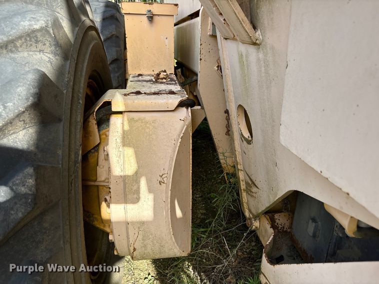 image for item EU0682 1999 Champion 720A motor grader