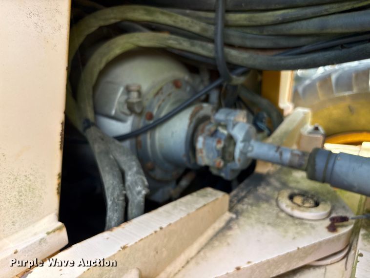 image for item EU0682 1999 Champion 720A motor grader