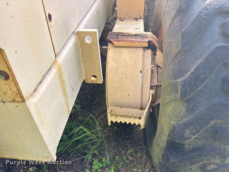 image for item EU0682 1999 Champion 720A motor grader