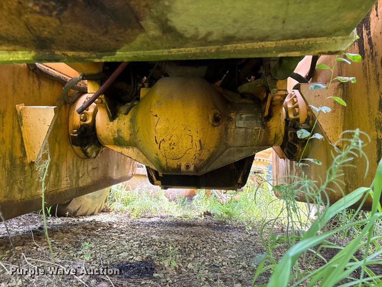 image for item EU0682 1999 Champion 720A motor grader