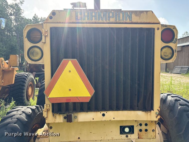 image for item EU0682 1999 Champion 720A motor grader