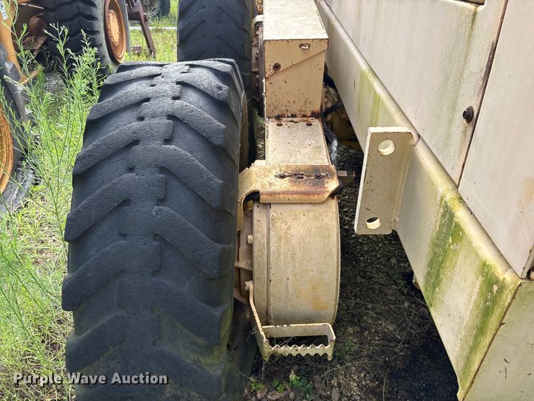image for item EU0682 1999 Champion 720A motor grader