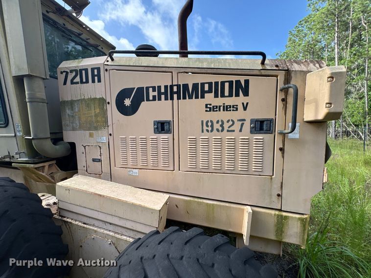 image for item EU0682 1999 Champion 720A motor grader