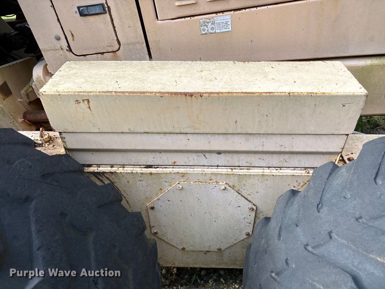 image for item EU0682 1999 Champion 720A motor grader