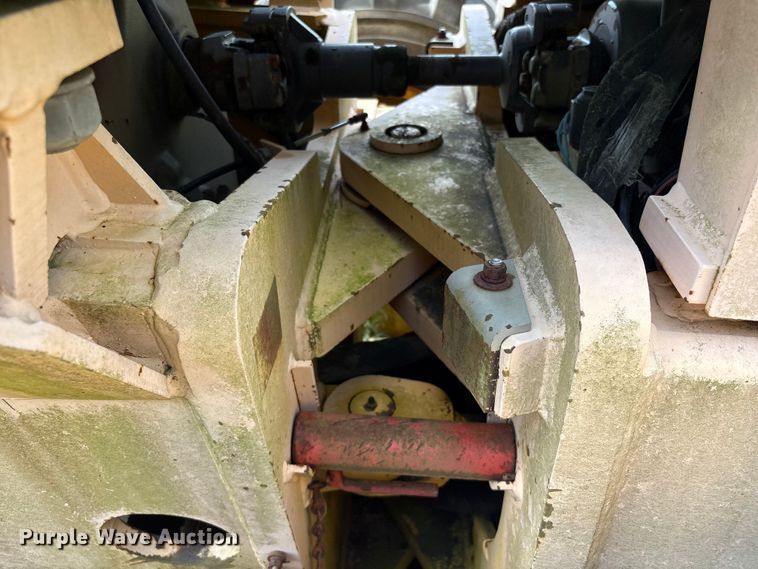 image for item EU0682 1999 Champion 720A motor grader