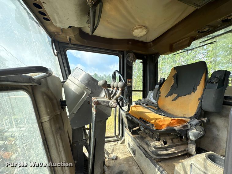 image for item EU0682 1999 Champion 720A motor grader