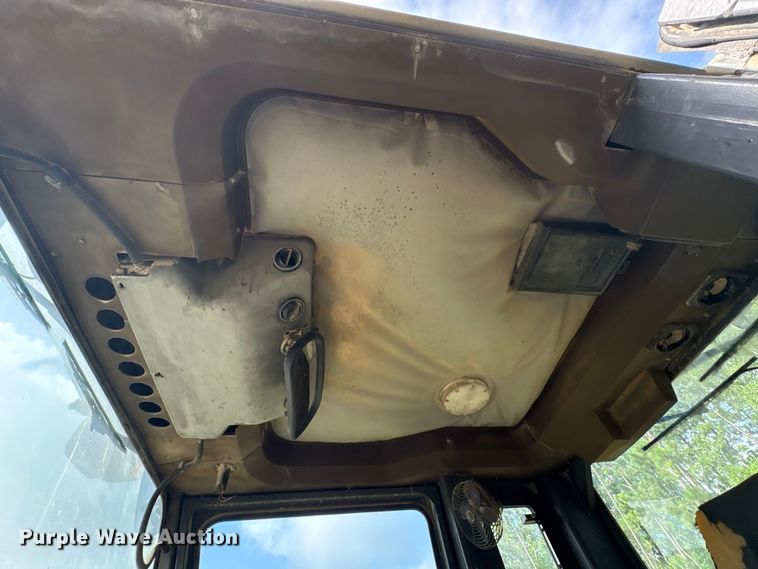 image for item EU0682 1999 Champion 720A motor grader