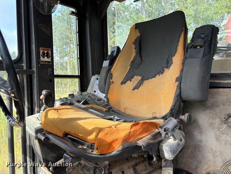 image for item EU0682 1999 Champion 720A motor grader