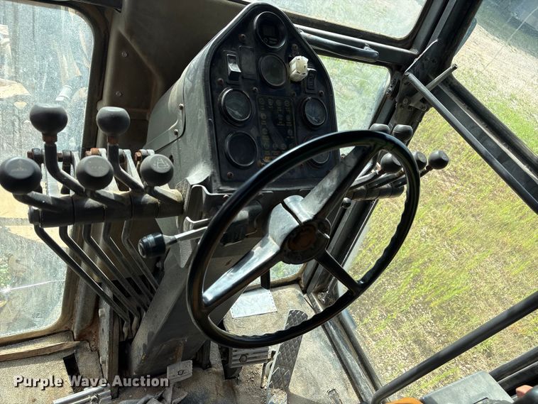 image for item EU0682 1999 Champion 720A motor grader