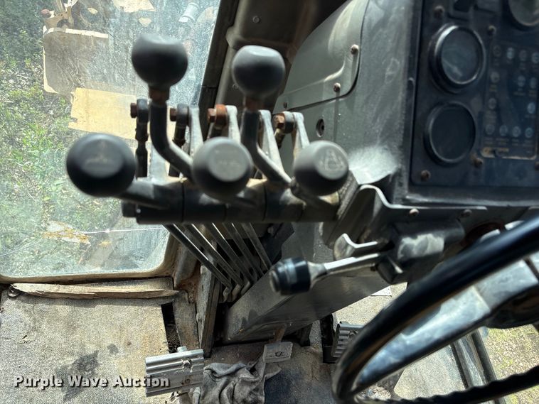 image for item EU0682 1999 Champion 720A motor grader