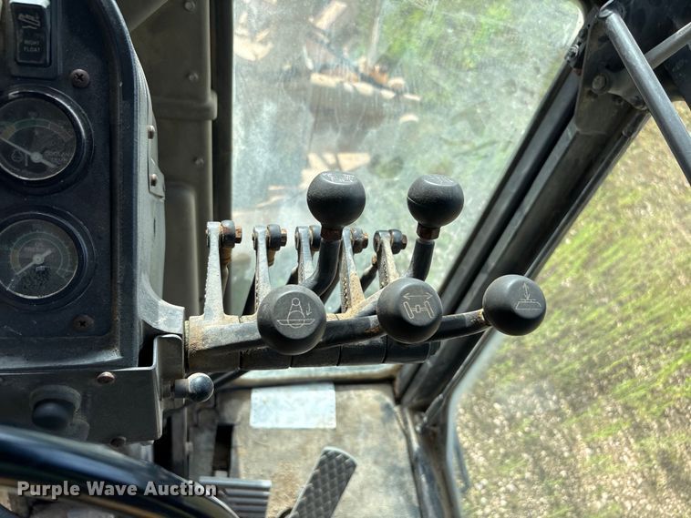 image for item EU0682 1999 Champion 720A motor grader