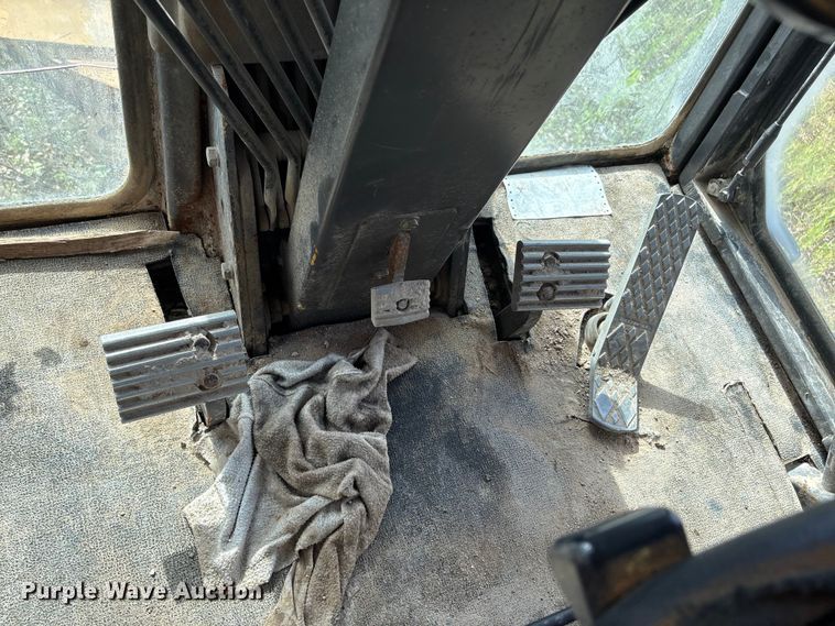 image for item EU0682 1999 Champion 720A motor grader